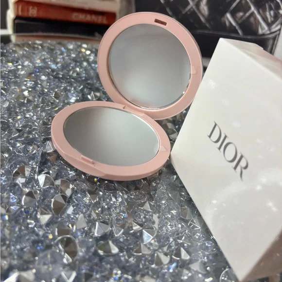Dior Blush Pink Quilted compact mirror NIB - Picture 6 of 8